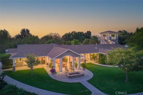 1098 S Rainbow Avenue Sanger CA 93657