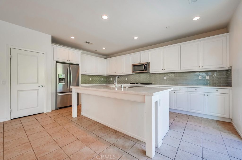 listing image 130726119339216187944