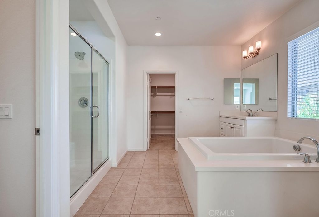 listing image 130727882196564410283