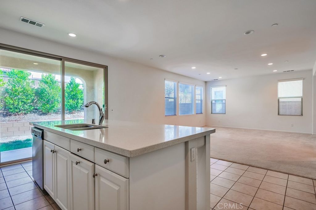 listing image 130725103373037423251