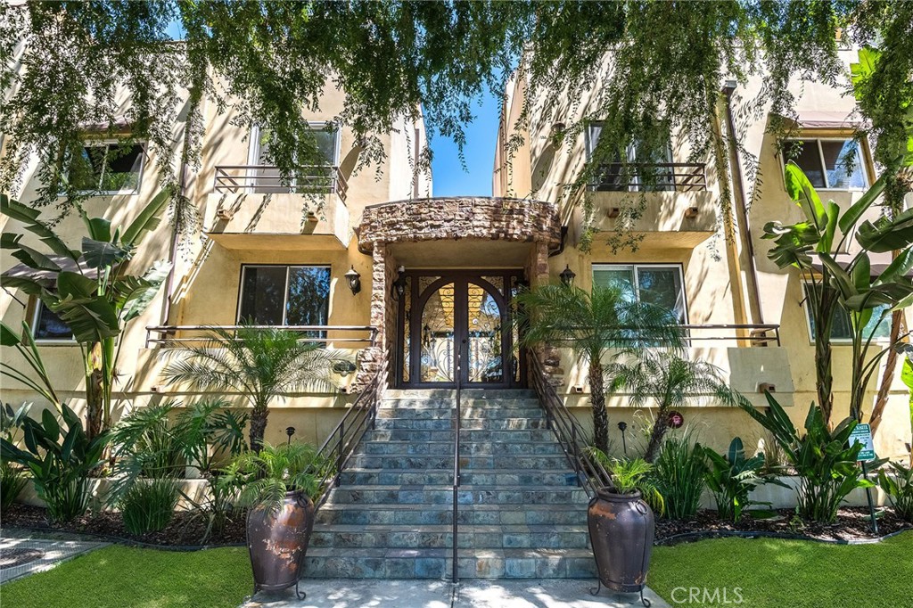 View Studio City, CA 91604 townhome