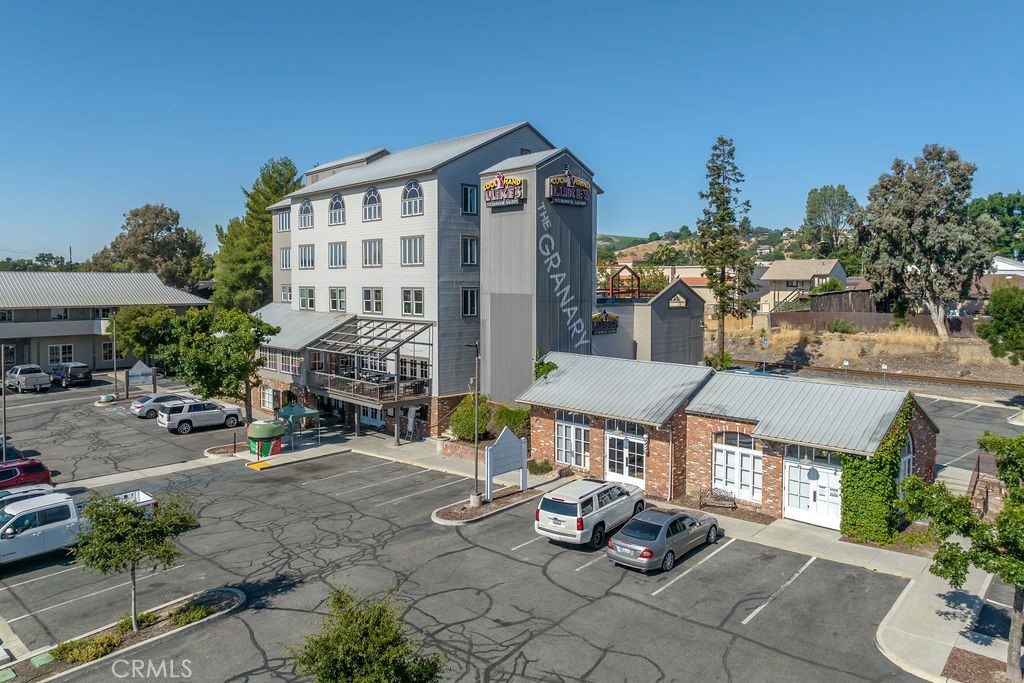 +/- 248 sf office space on the 5th floor of the "Historic Granary" building. Space has lots of windows. Elevator to all floors. Common area restrooms. Common coffee bar.