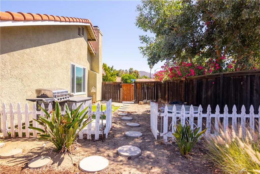 listing image 130720531091461305035