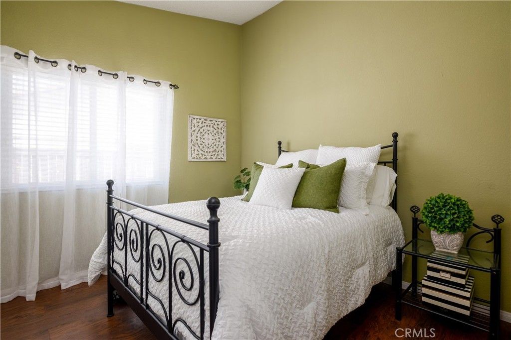 listing image 130724517935669729739