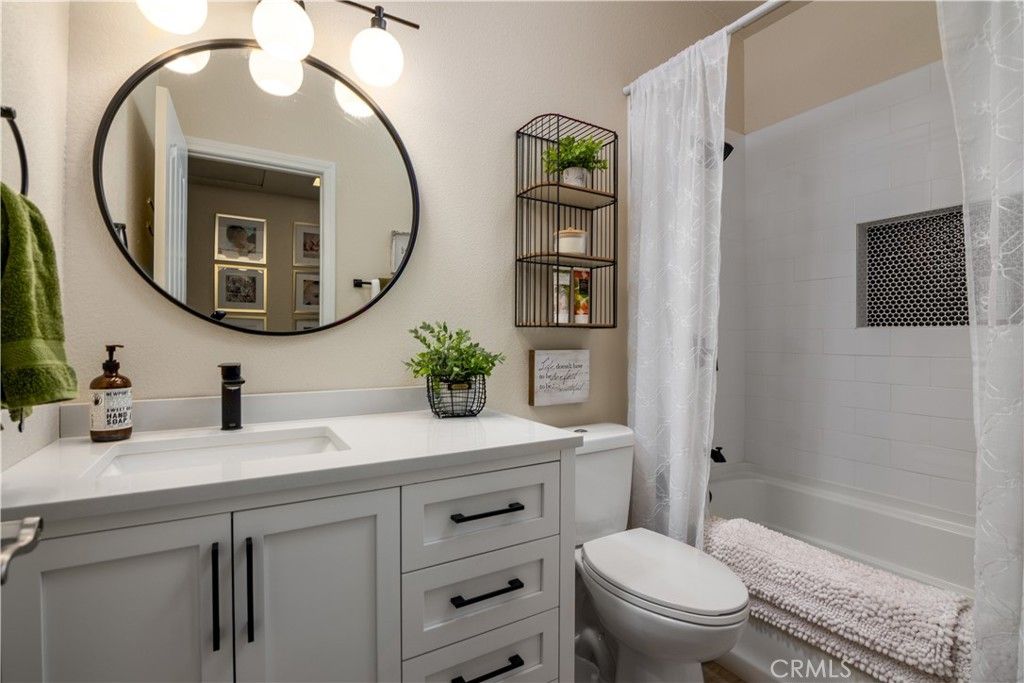 listing image 130726223768792593327