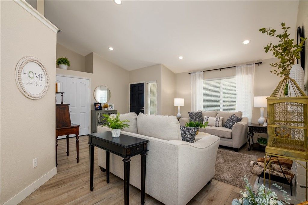 listing image 130724826906484757370