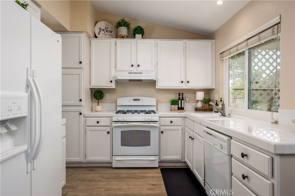 listing image 130723022981791775432