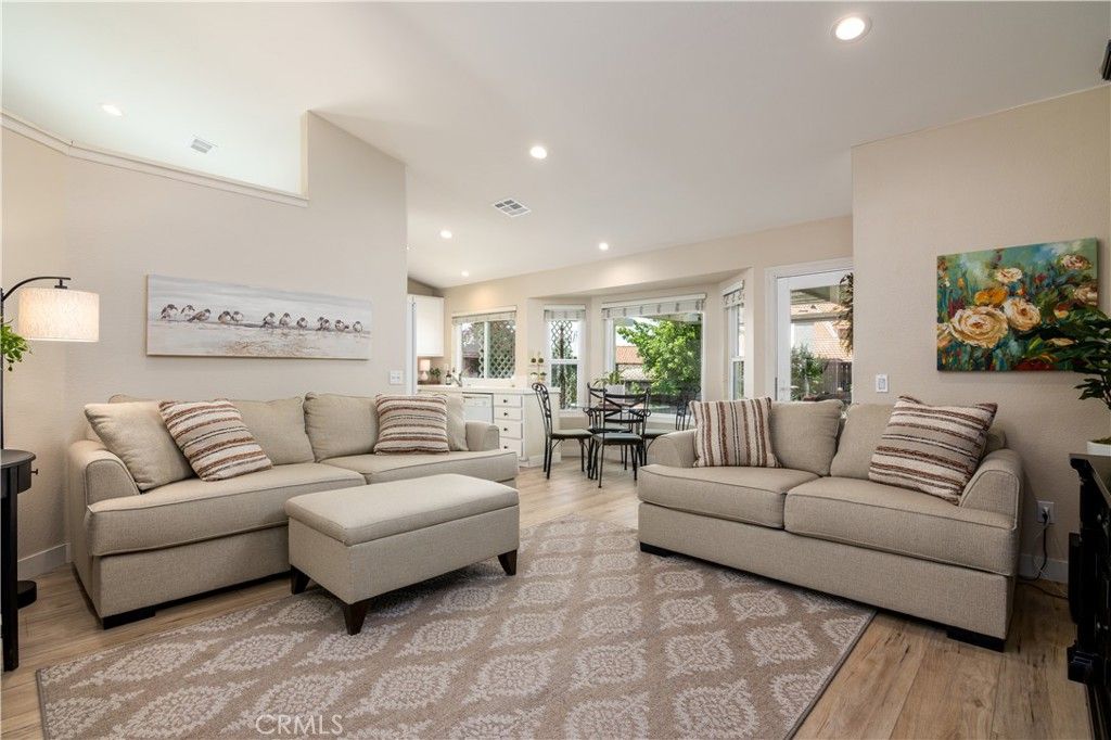 listing image 130729137343739100950