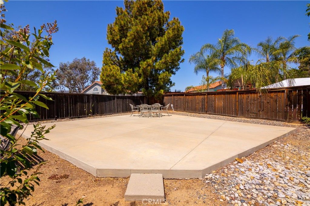 listing image 130724513714580582805