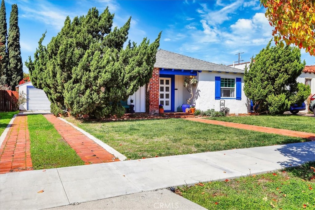 3467 Falcon Avenue