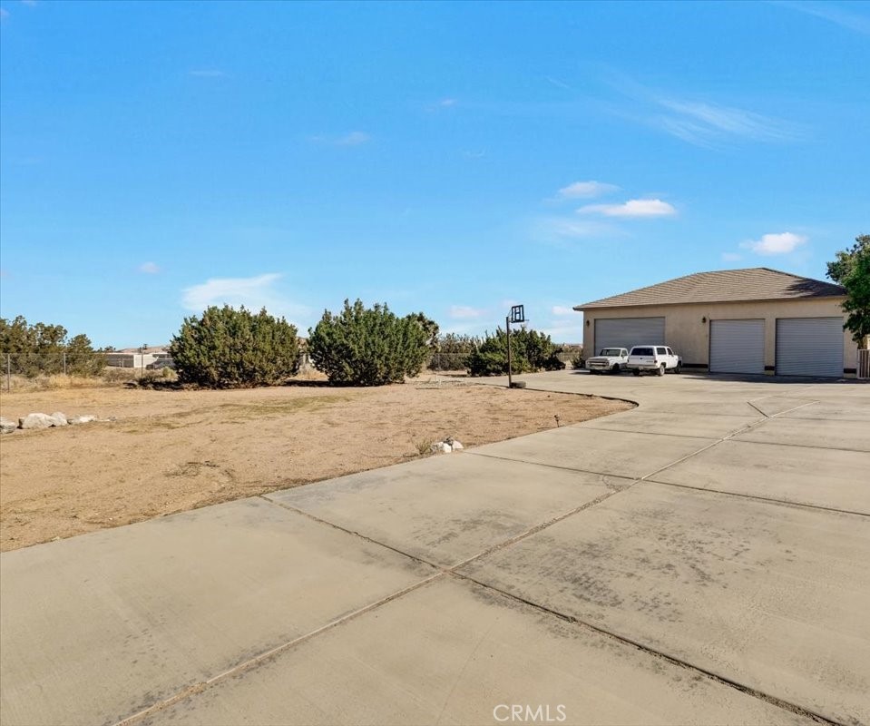 THIS IS 2600 SQTF WITH 16 FEET TALL WAREHOUSE OR BODYSHOP WORK LOCATED ON A BIG PROPERTY THIS IS IDEAL FOR BUSINESS IF YOU'RE LOOKING FOR A PLACE TO HAVE YOUR BUSINESS THIS IS THE PERFECT PLACE... YOU HAVE TO SEE IT!