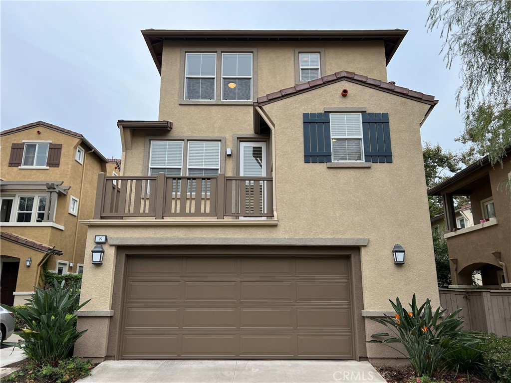 Welcome to this immacutaltely maintained home in the guard-gated community of Oak Creek. This tri-level home features one bedroom on the first floor, kitchen, living room, spacious balcony on the second floor, and master bedroom plus a loft on the third floor. Each bedroom has its own en-suite bathroom. The home is freshly painted and has brand-new carpet. Resort-like amenities include pools, basketball court and tennis court. Walking distance to shopping and award-winning schools.