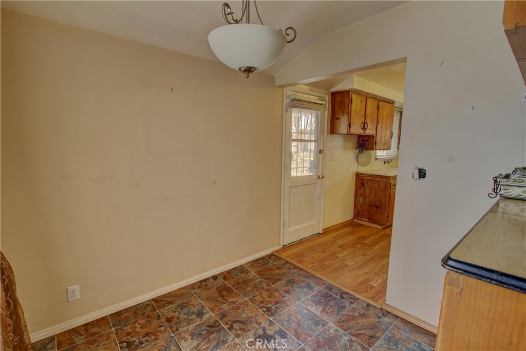 Photo 11 of 27 of 4339 Lindell Avenue house