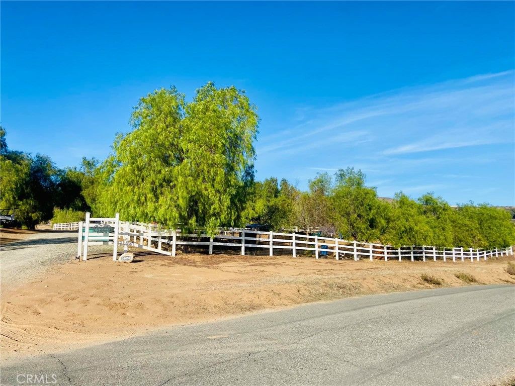 listing image 130723285279847054473
