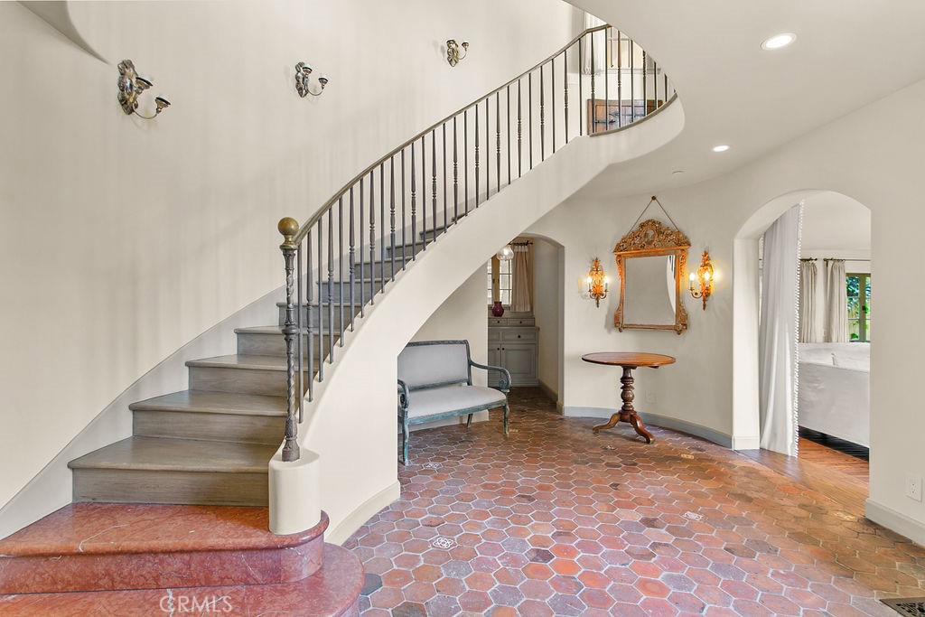 724 EMERALD BAY
