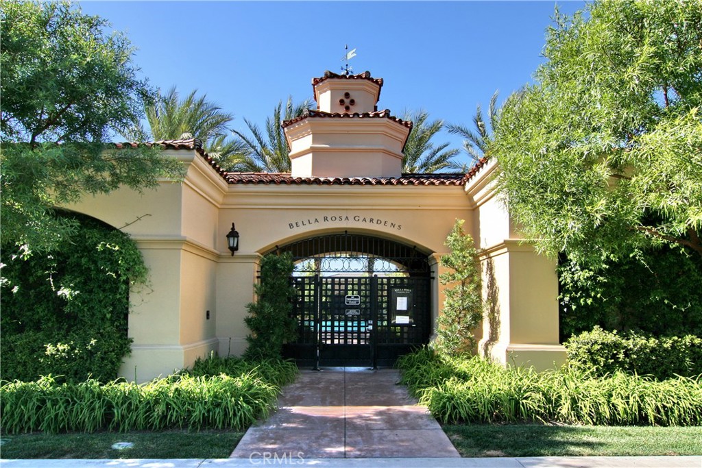 15 Flora Springs