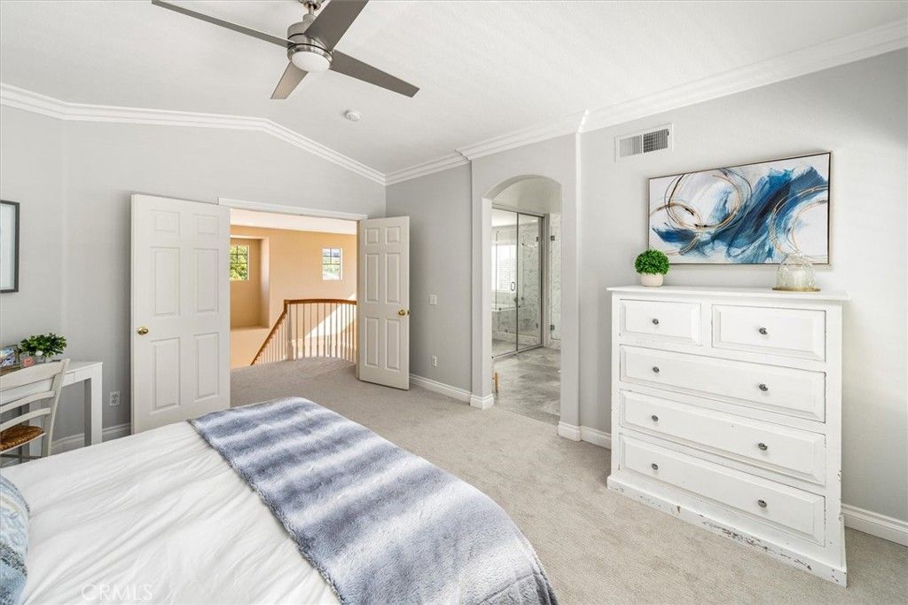 listing image 130722774311479779644