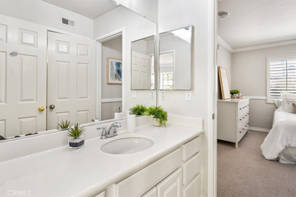 listing image 130727498153984977379