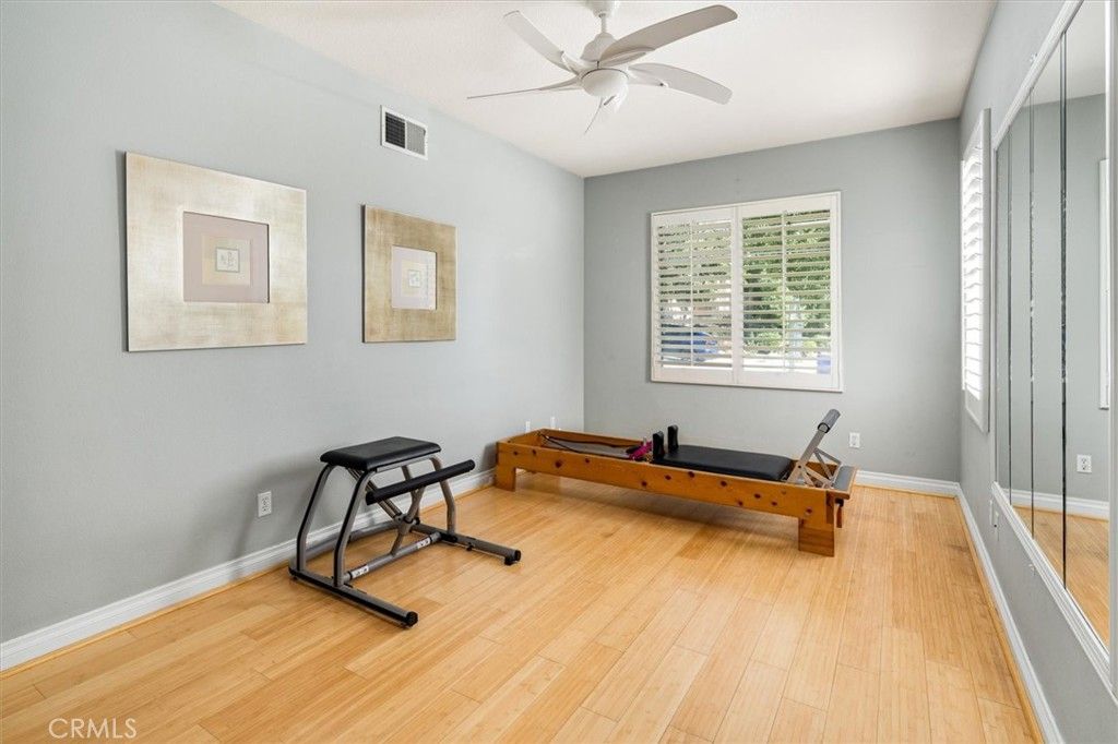 listing image 130721573334961360625