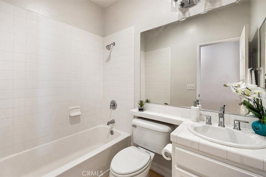 listing image 130724874515172978223