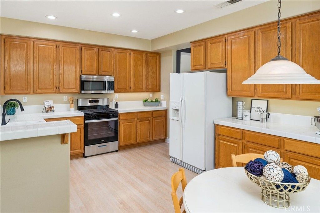 listing image 130724575425373888450