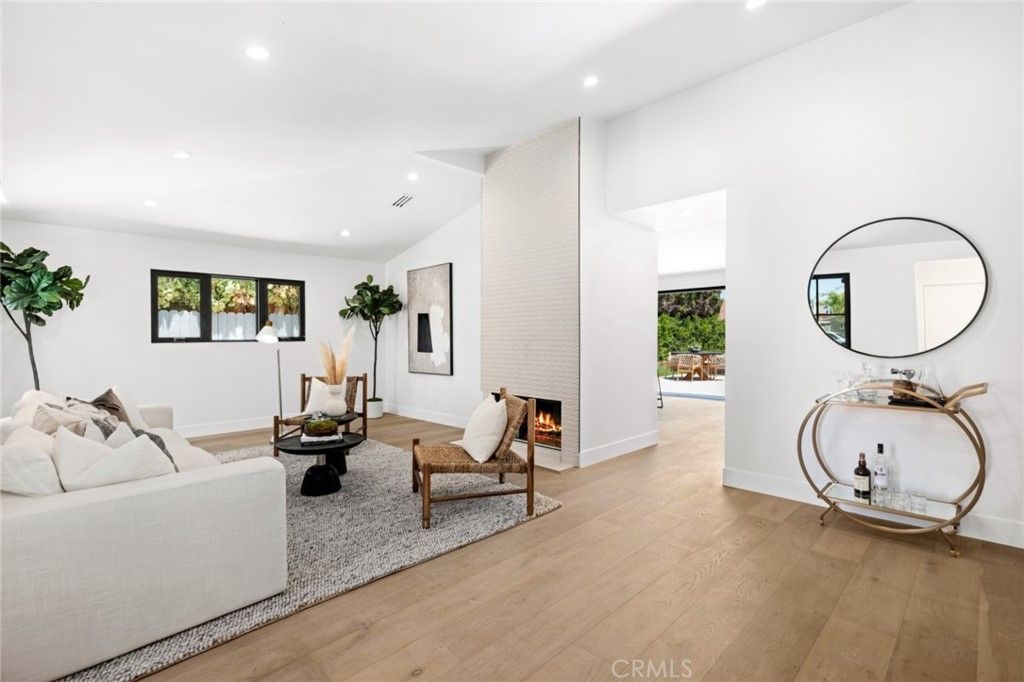 listing image 130723469348980067032