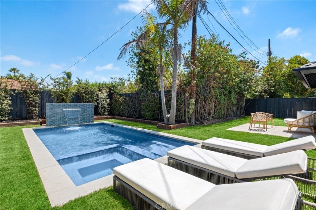 listing image 130721405274842689619