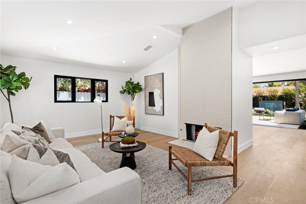 listing image 130728360496025765893