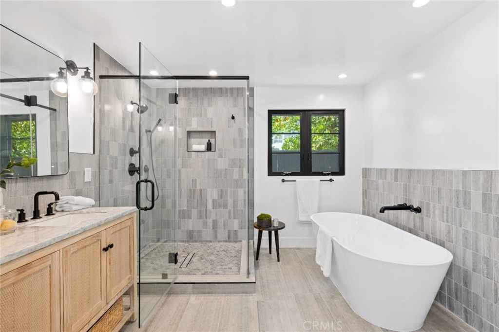 listing image 130728109638079909008