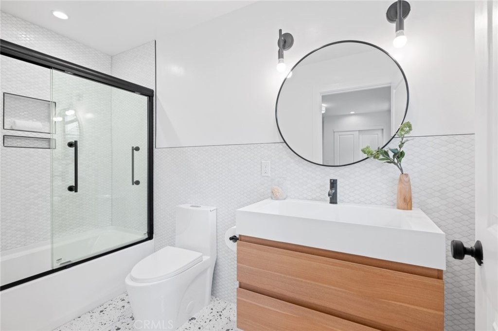 listing image 130724462553229100372