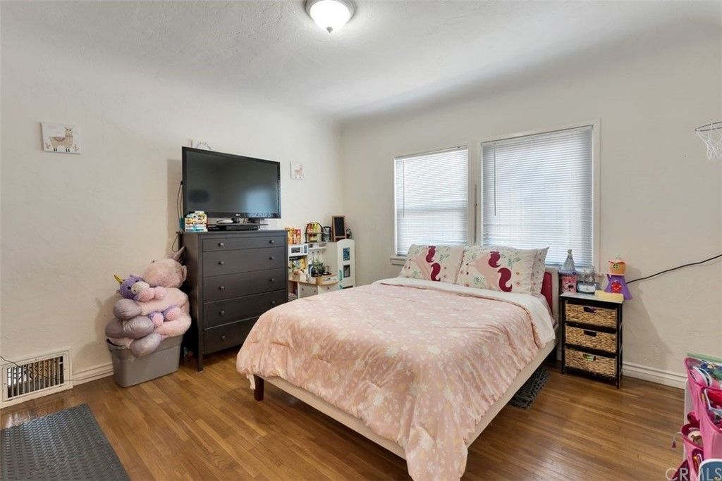 listing image 130729915639489437383
