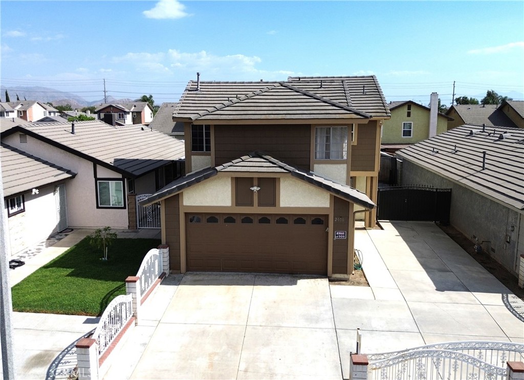 Main image without alt text