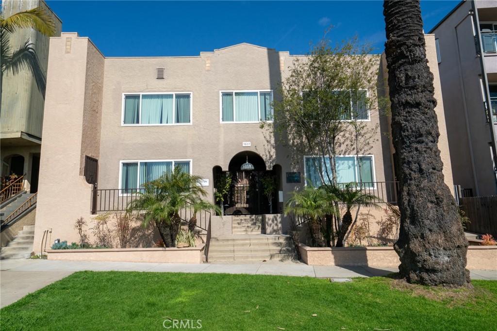 3817 E Livingston Drive