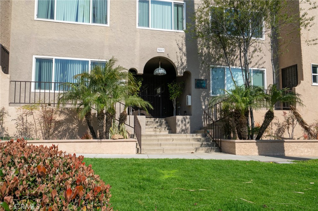 3817 E Livingston Drive