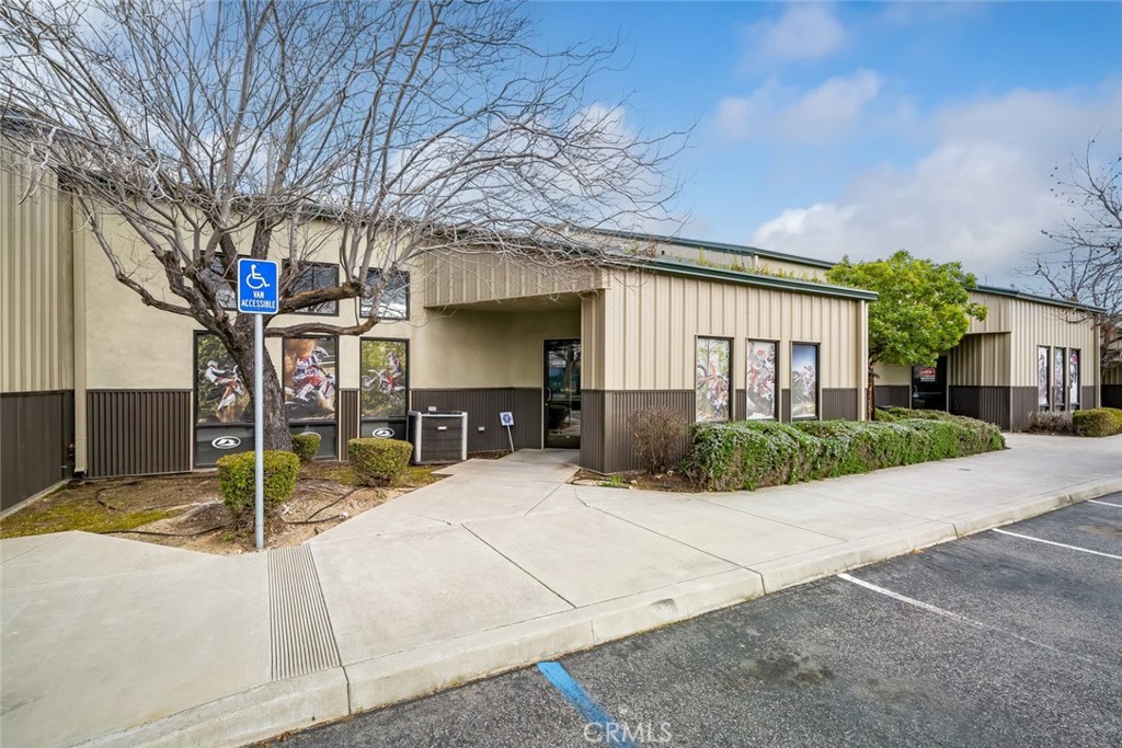 +/- 3,082 sf unit. 6 unreserved parking spaces, ADA restroom, Retail/Office area. Large mezzanine to maximize storage in warehouse area. Available 6/1/2024