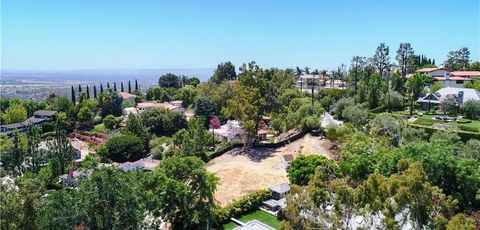 A home in North Tustin