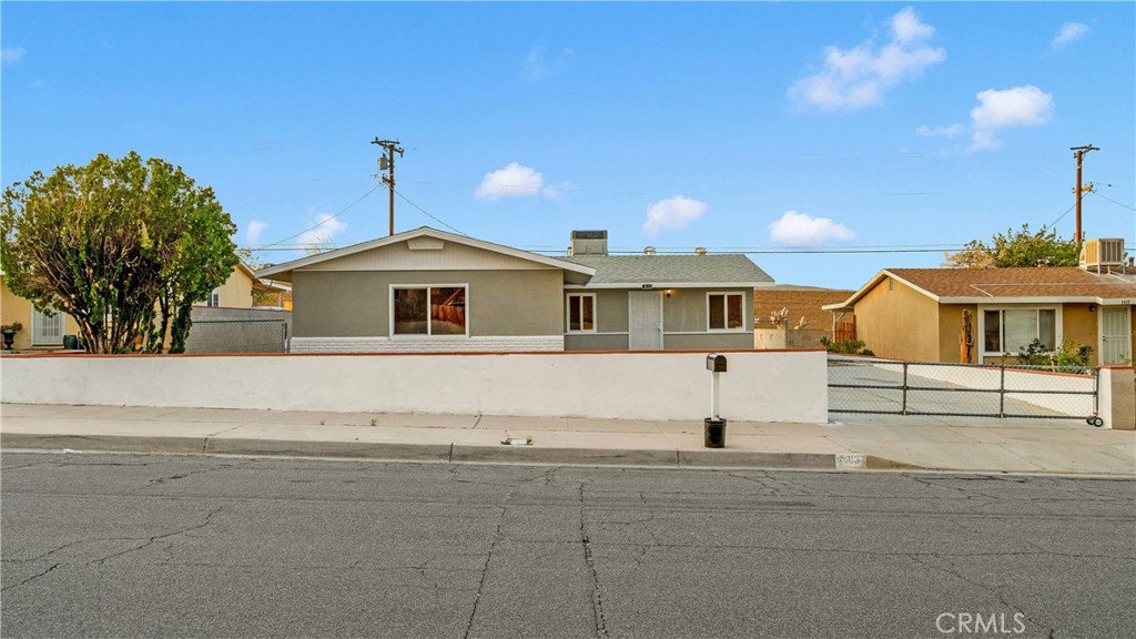 Photo 3 of 25 of 1613 Piute Street house