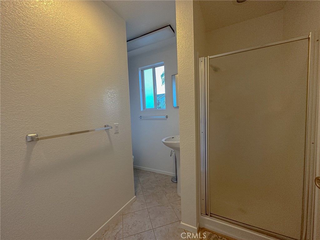 listing image 130722108436702823955