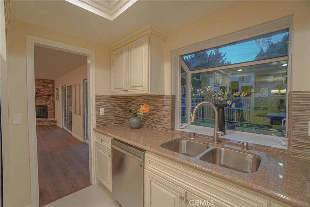 listing image 130723341459253667395