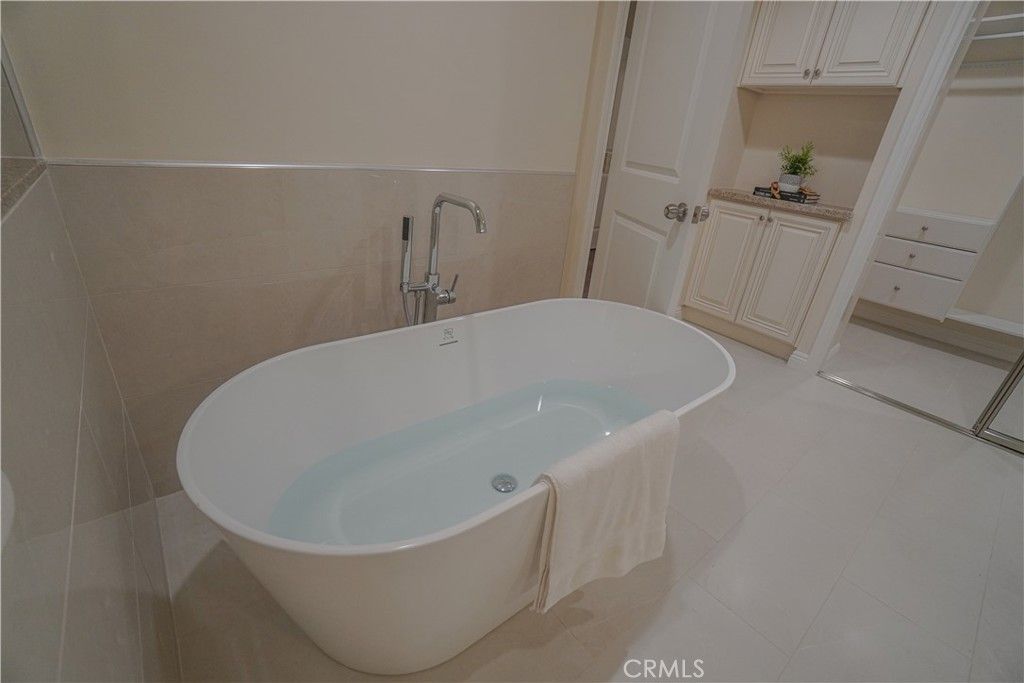 listing image 130721505246436153803