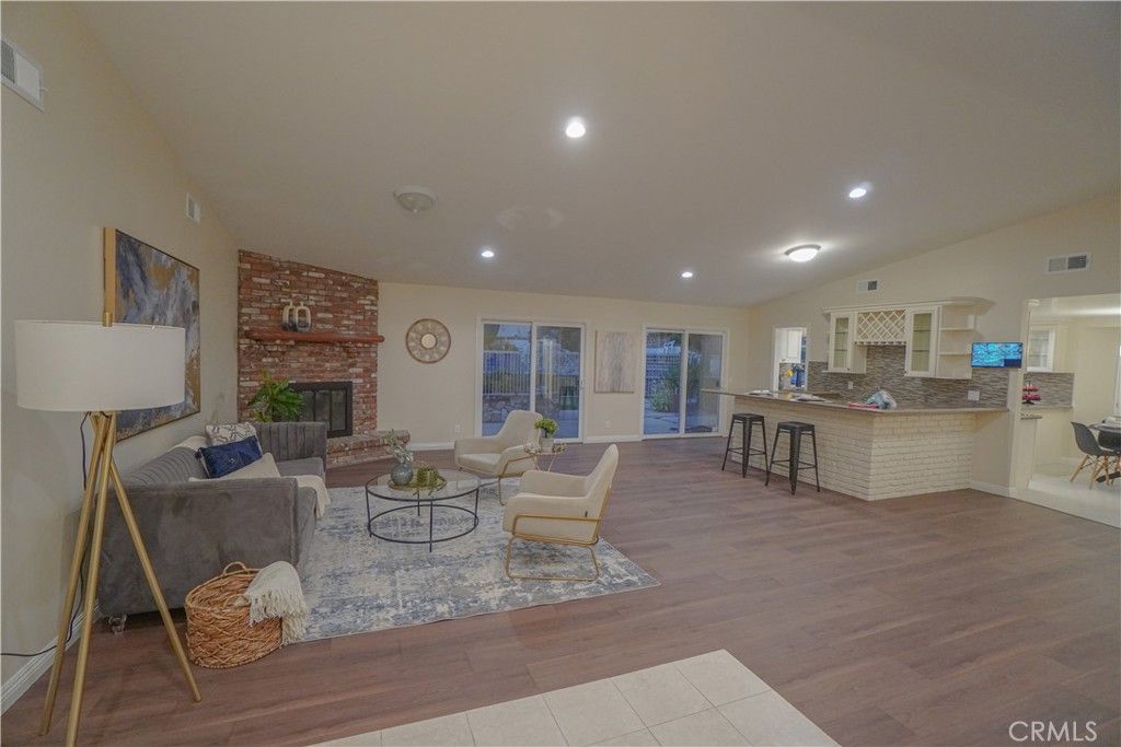 listing image 130723672649165026447