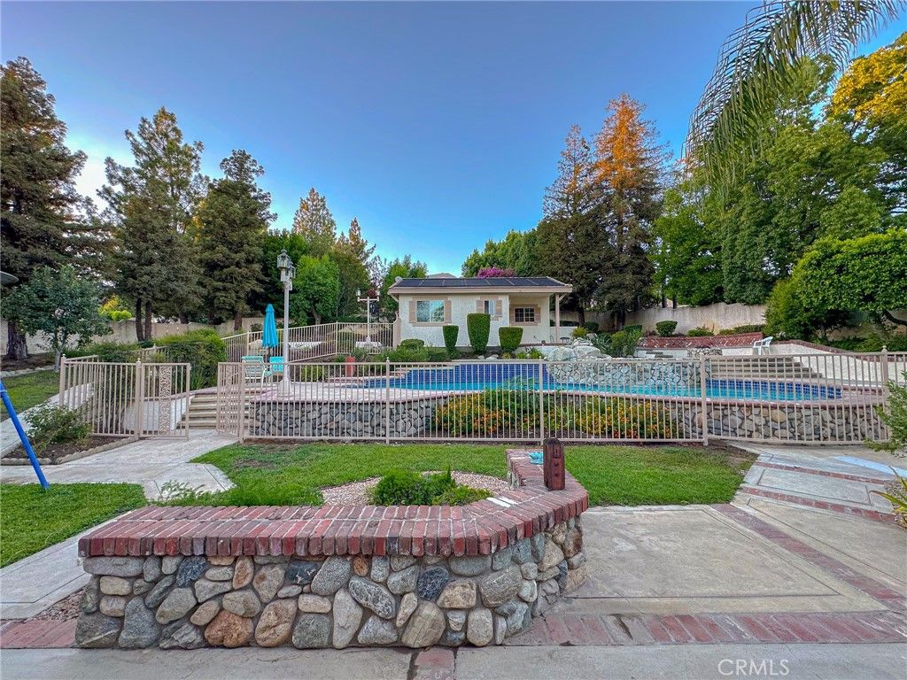 listing image 130725274729489698582