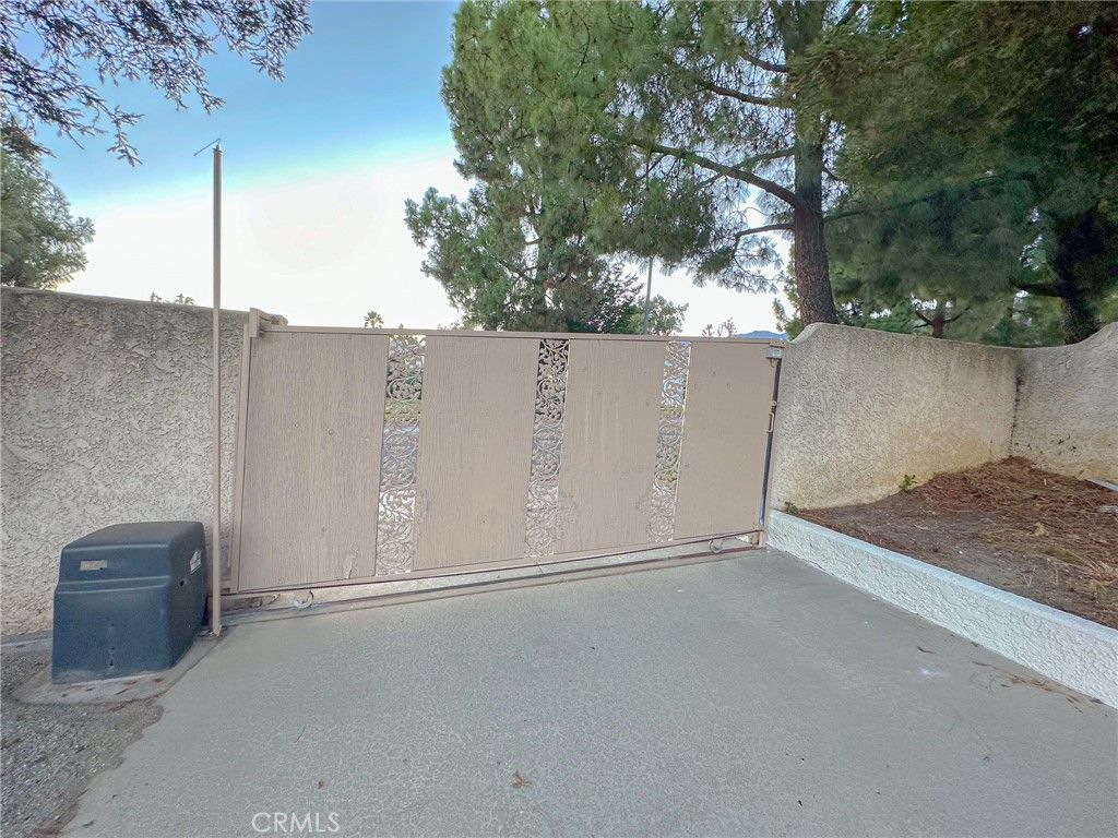 listing image 130723489715862134828