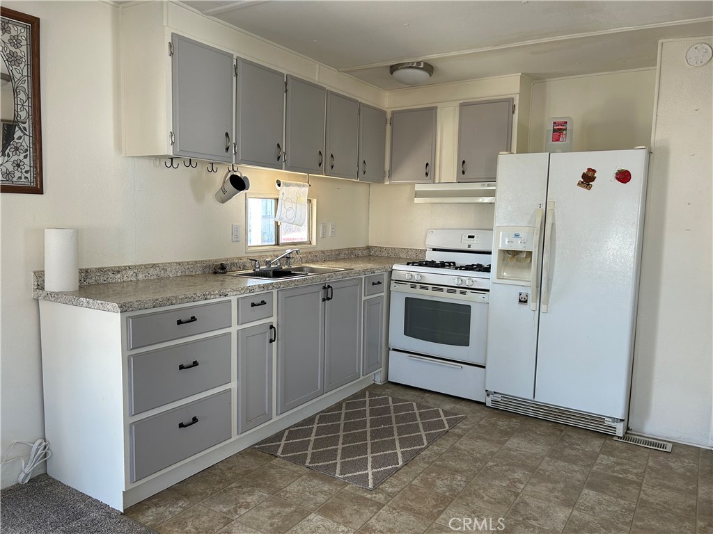 Photo 4 of 11 of 43601 Florida Avenue 44 mobile home