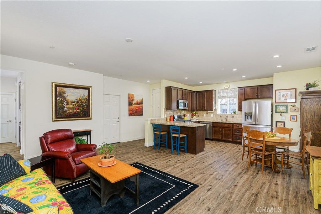 listing image 130729159810059278733