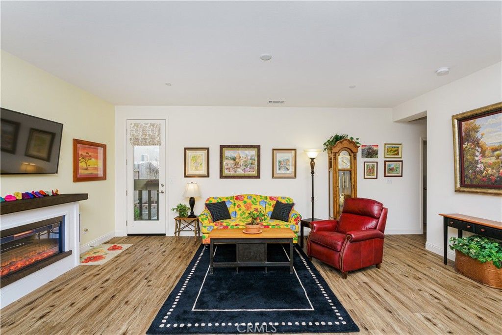 listing image 130722613613609800176