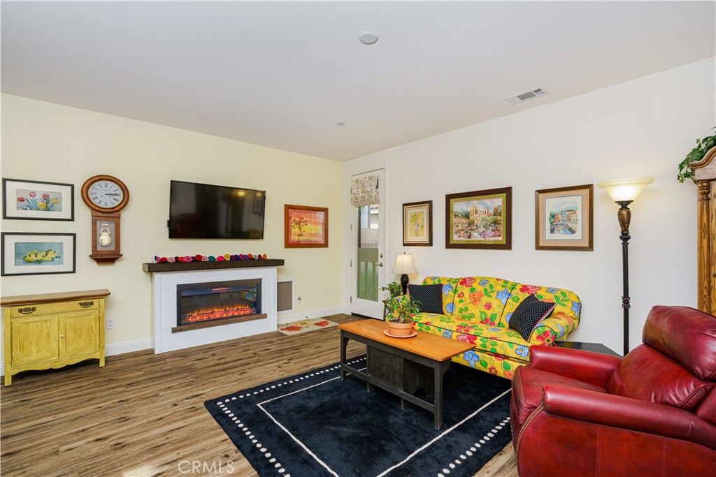 listing image 130720988034067079306