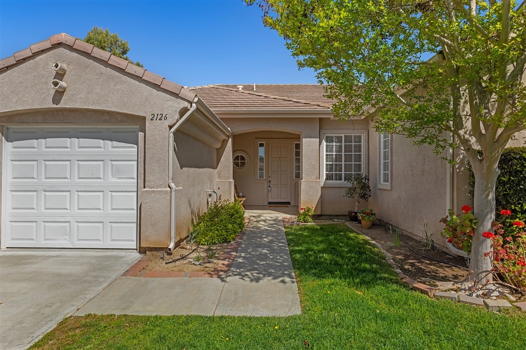 Single story near the end of the cul de sac in Pepper Tree Park. Bright open floor plan with high ceilings. Master suite separated from the other bedrooms (4th bedroom is perfect for office). Pool sized back yard. Gated neighborhood close to town has private spacious park with b-b-ques, sports court, play ground and plenty of room to walk and play on large grassy areas. And if you want more just walk over to Los Jilgueros Preserve which boasts 46 acres with over 2 miles of trails through fields and trees. Neighborhoods: Pepper Tree Park Other Fees: 0 Sewer: Sewer Connected Topography: LL
