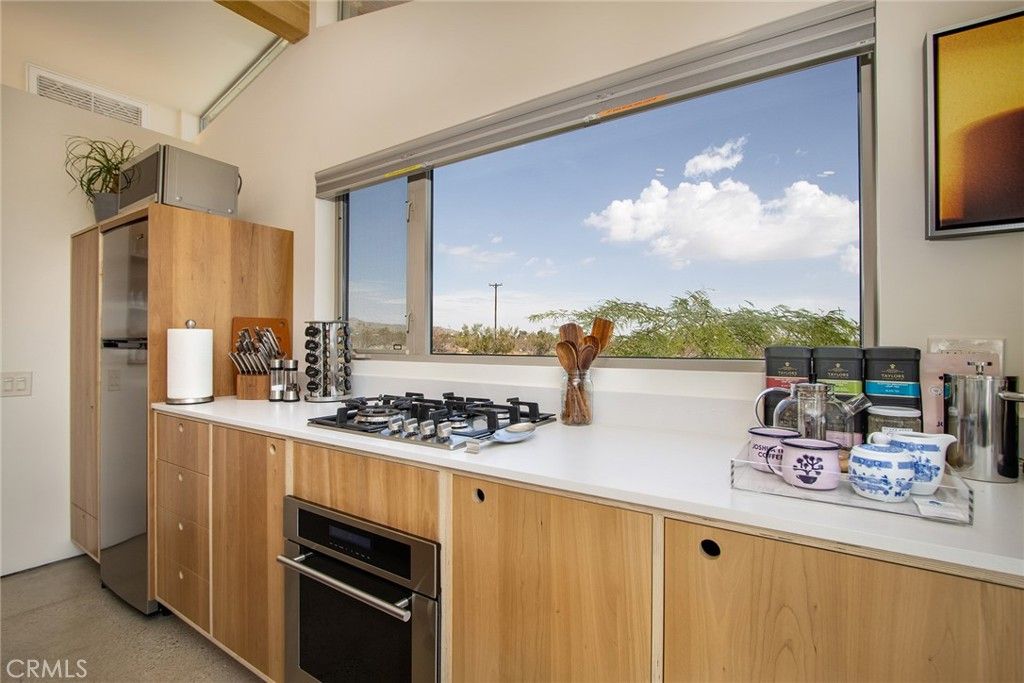 listing image 130724921312593542711