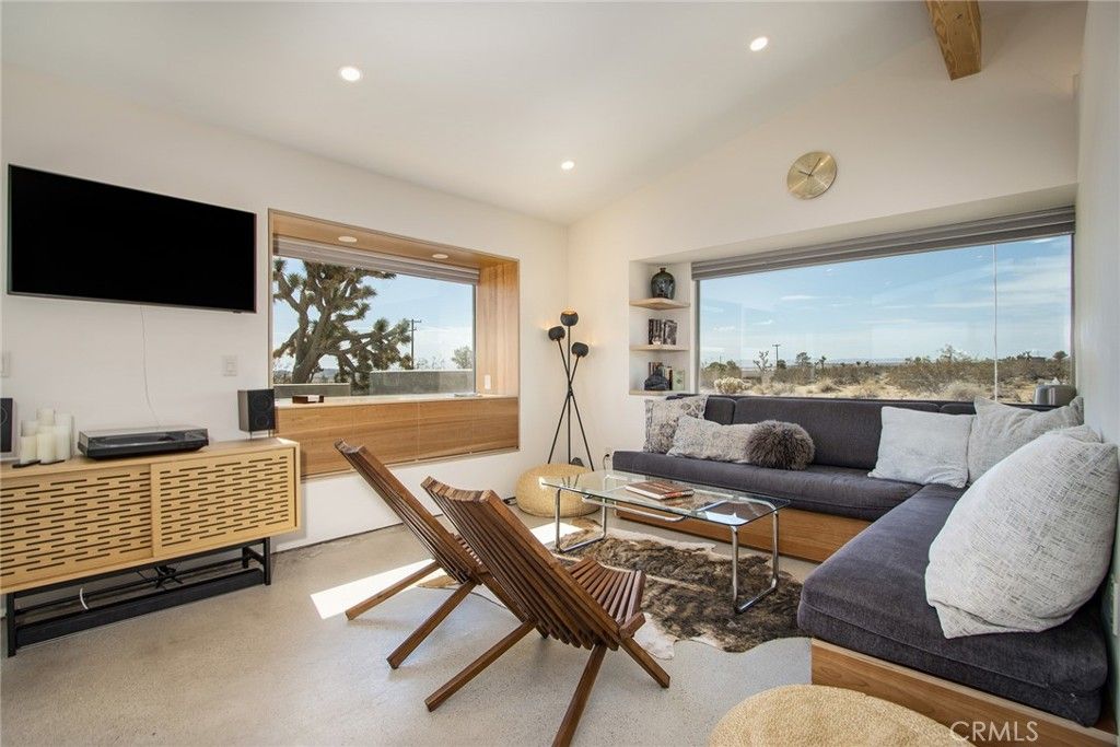 listing image 130722076958673529019